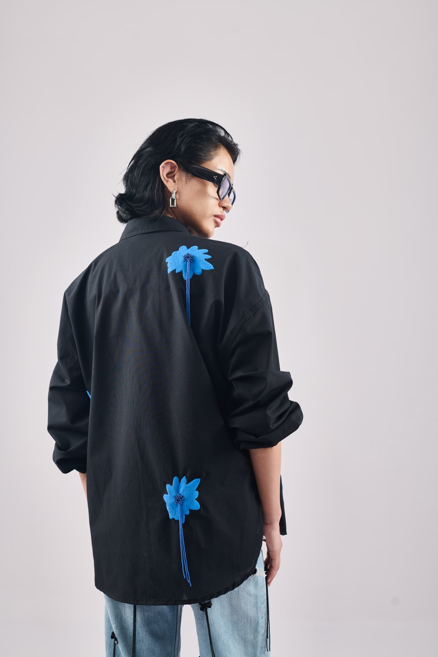 BLACK WITH BLUE BLOOM